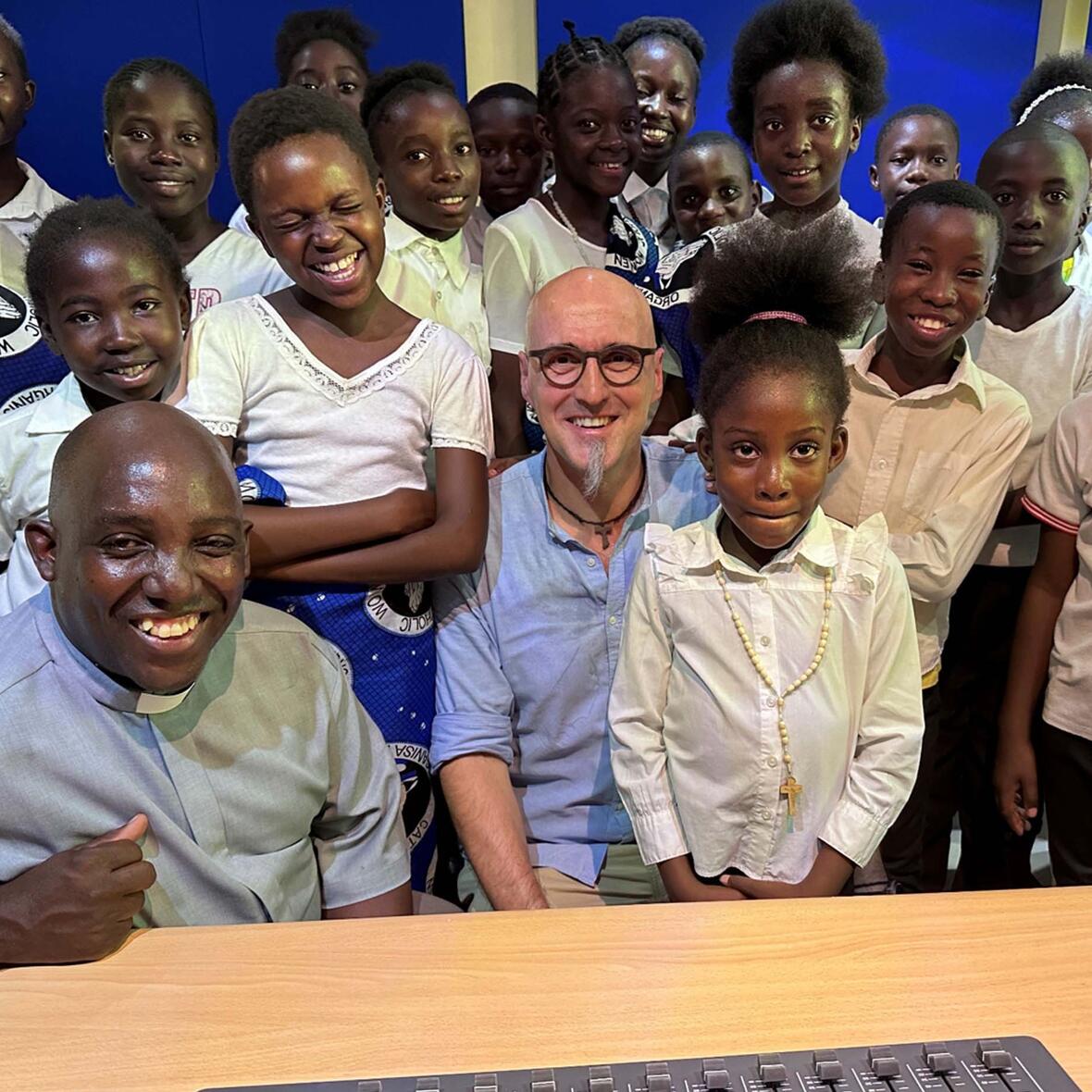 diakon-michael-wielath-radio-horeb-mitarbeiter-bei-der-einweihung-des-radio-maria-studios-in-zambia-foto-radio-horeb4842047