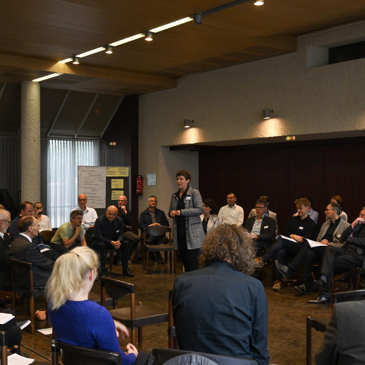 intensives-arbeiten-im-haus-katharina-von-siena-in-augsburg-foto-julian-schmidt_pba4848538