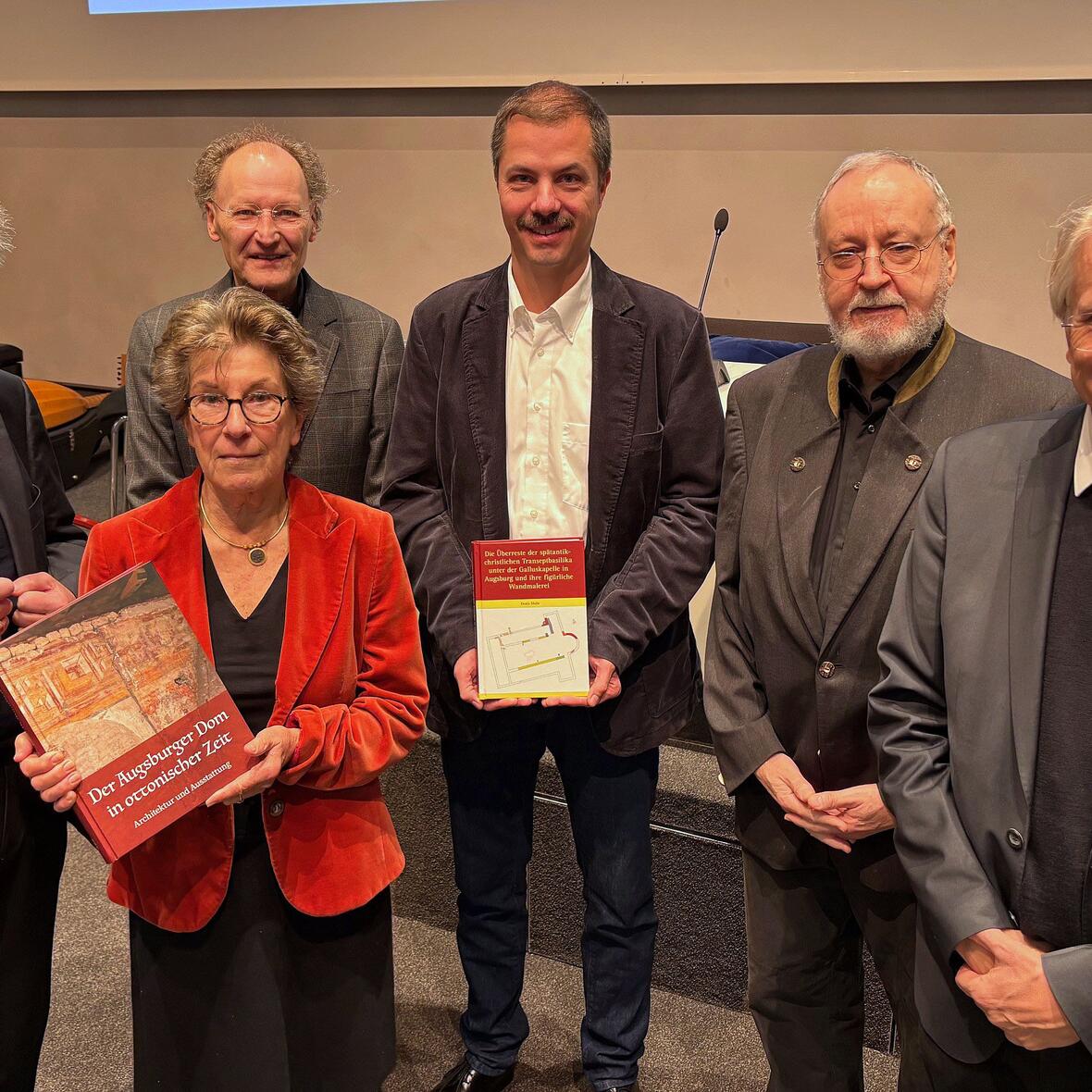zwei-besondere-baende-ihres-jahrbuchs-2025-praesentierte-der-verein-fuer-augsburger-bistumsgeschichte4919736