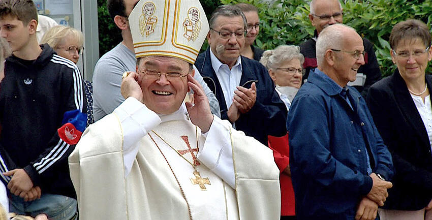 Aichach - Salutschüsse für den Bischof