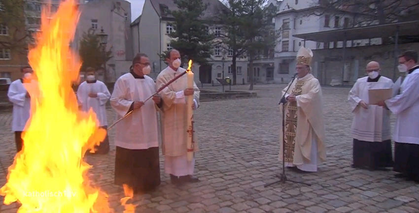 Osterfeuer bei der Osternacht