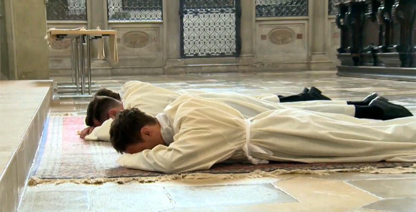 Diakonenweihe (katholisch1.tv)