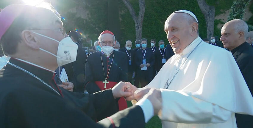 bischof-meier-und-papst-beten-gemeinsam4085380