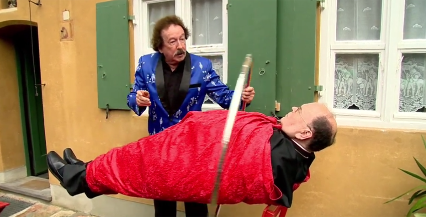 Augsburgs Bischof Bertram Meier schwebt