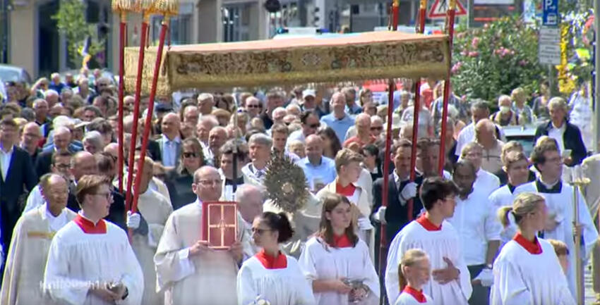 Fronleichnam in Augsburg (katholisch1tv)