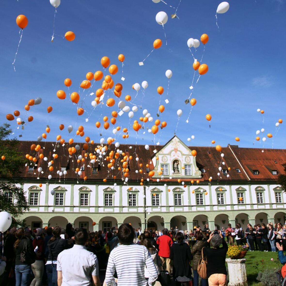 Auf der Sonnenseite: Gelungene Eröffnung des neuen Studiengangs. (Foto: KSFH)