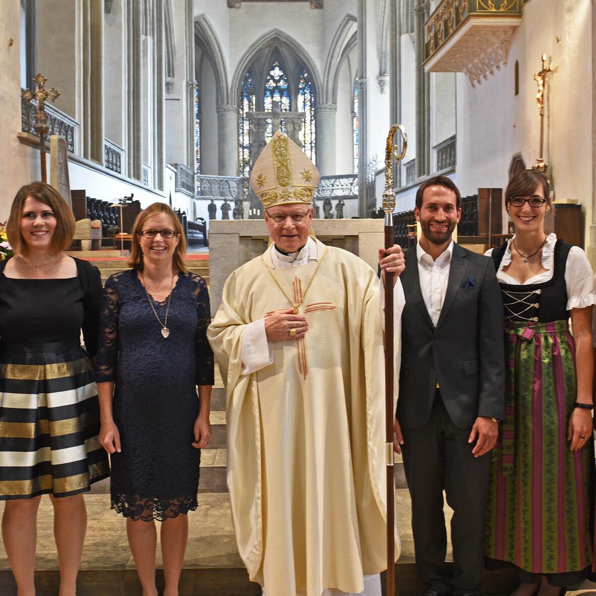 Heute von Bischof Konrad in den pastoralen Dienst ausgesendet: (v.l.) Julia Spanier, Sabrina Jehle, Prisca Leeb, Michael Rösch, Nadine Steiner, Marlies Landherr. (Fotos: Simone Zwikirsch / pba)