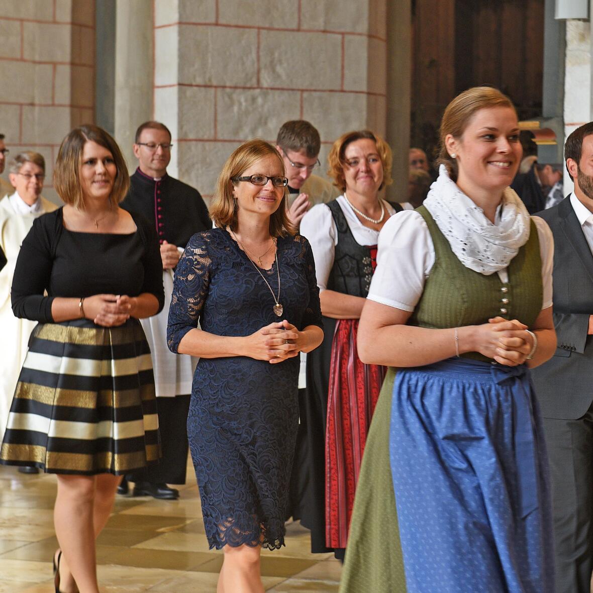 zeichen-zum-leben-hin-bischof-konrad-beauftragt-sechs-mitarbeiter-fuer-den-pastoralen-dienst3046228