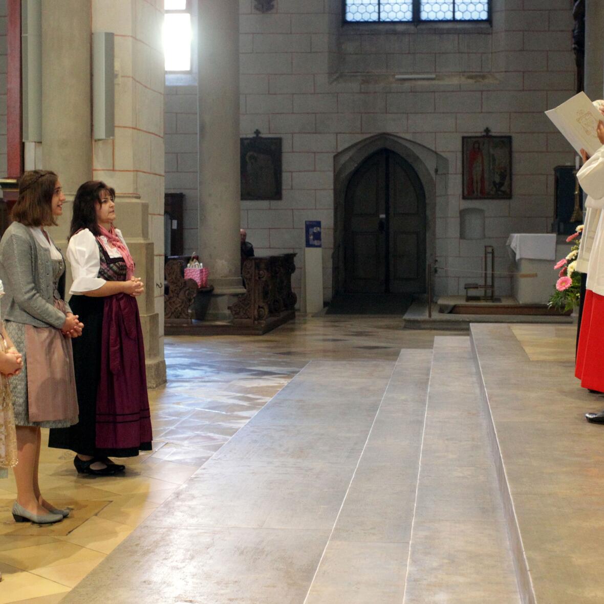 aussendung-von-drei-neuen-mitarbeiterinnen3549440