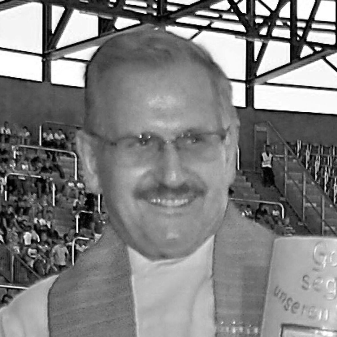 + Pfarrer i.R. Herbert Mayr (1939-2022) (Foto: FC Augsburg)