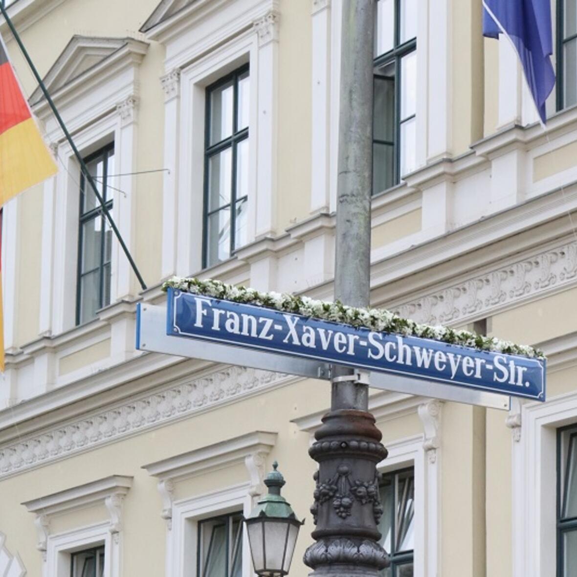 Die Franz-Xaver-Schweyer-Straße wurde am 21.09.2021in München eingeweiht.