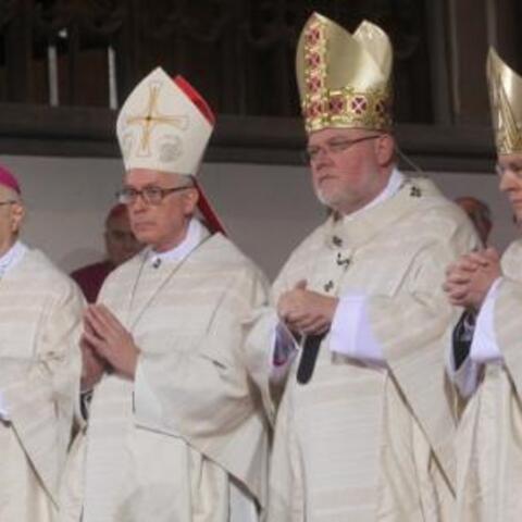 (v.l.) Erzbischof Dr. Robert Zollitsch, Apostolischer Nuntius Erzbischof Dr. Jean-Claude Périsset, Erzbischof Dr. Reinhard Marx und Bischof Dr. Konrad Zdarsa beim Gottesdienst zur Amsteinführung von Bischof Zdarsa als Bischof von Augsburg.