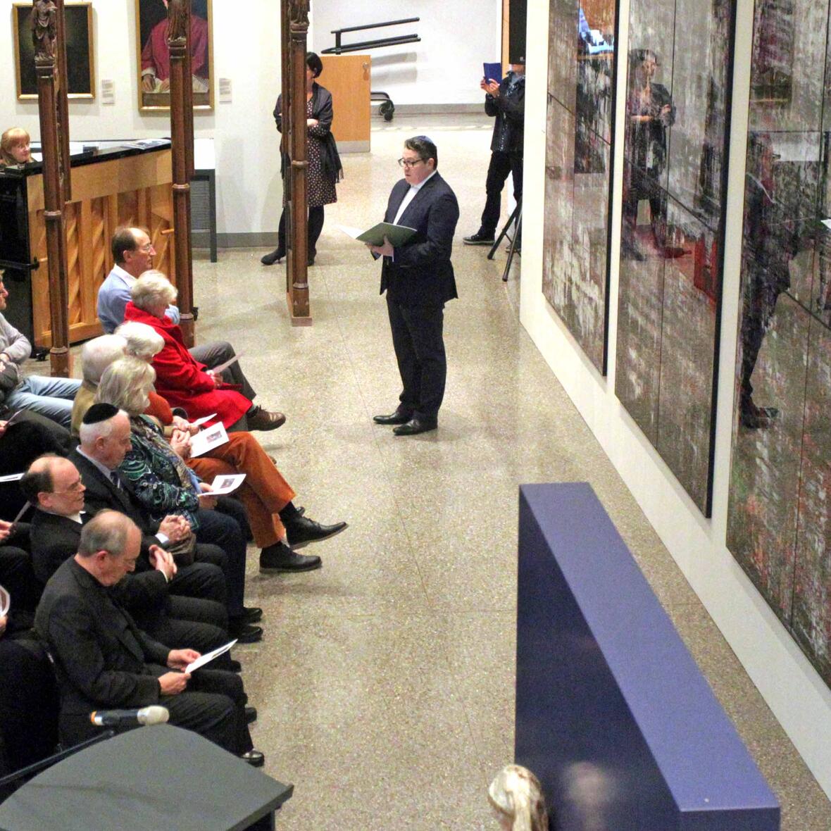 Kantor Nikola David von der Liberalen Jüdischen Gemeinde München Beth Shalom bei der Finissage im Diözesanmuseum. (Fotos: Annette Zoepf / pba)
