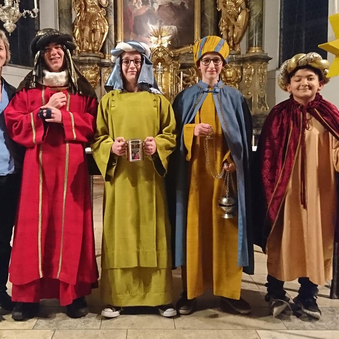 die-sternsinger-aus-st-georg-und-michael-in-augsburg-goeggingen-duerfen-die-kanzlerin-besuchen3627405