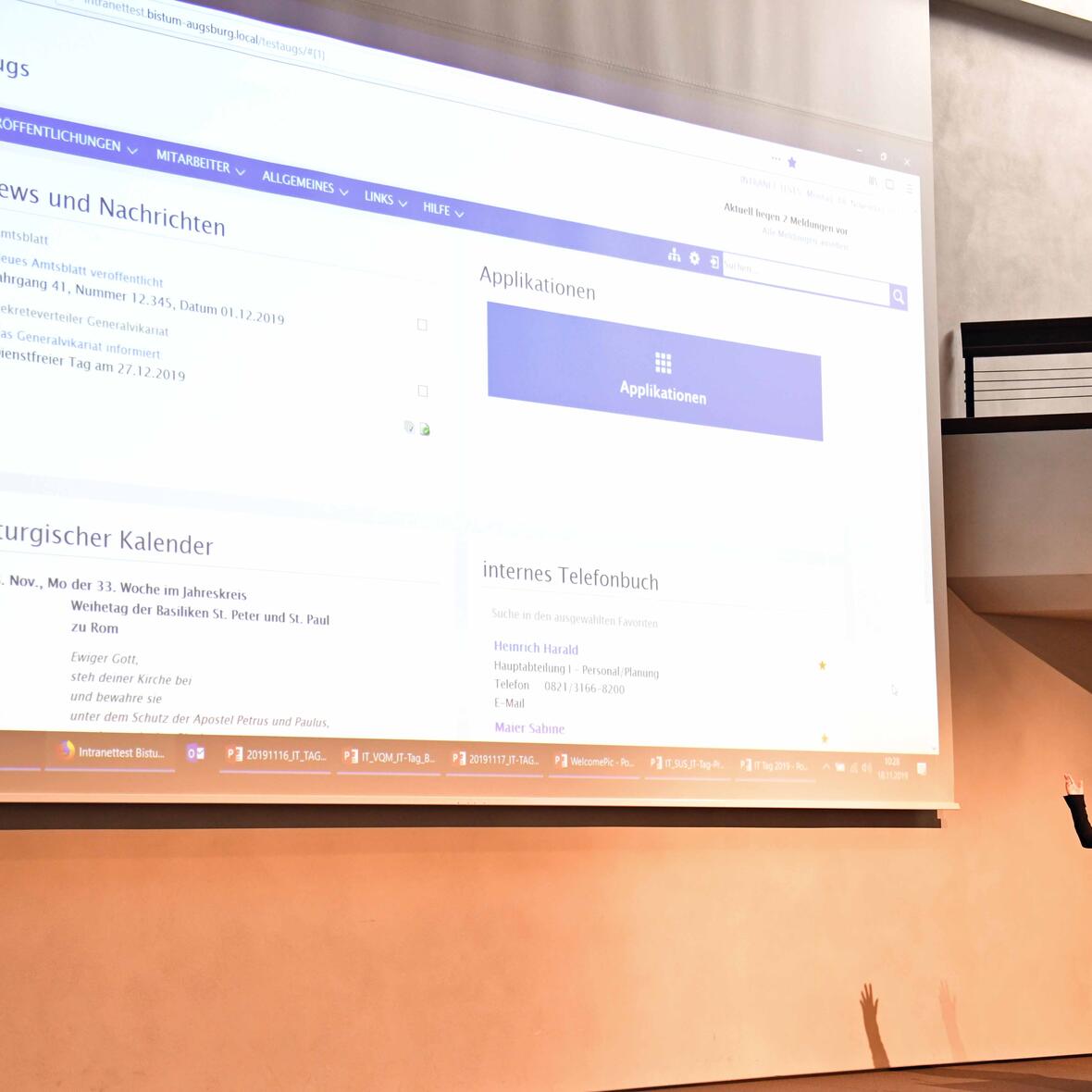 Johanna Eberle von der Abteilung Software & Services stellt das neue Intranet vor.