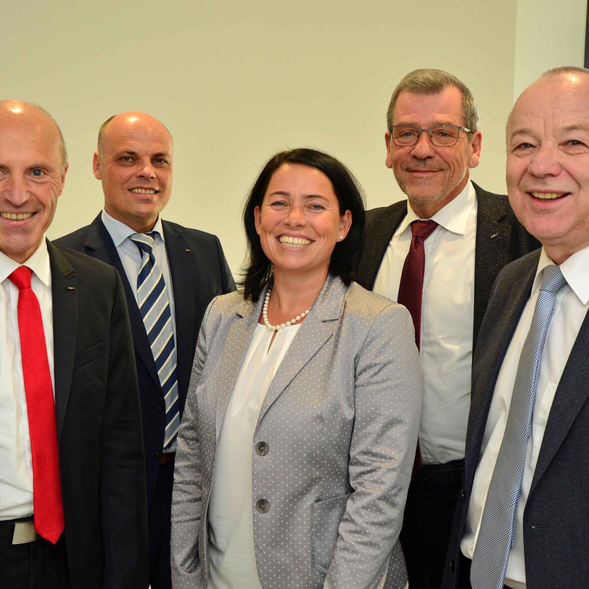 Der neue Vorstand der KJF (v.l.) Direktor Markus Mayer mit den Vorständen Siegmund Hahn (Infrastruktur), Carmen Seitz (Finanzen), Franz-Josef Schwarzkopf (Personal) und Stefan Leister (Soziales). Der Vorstandsbereich Medizin ist noch nicht besetzt. (Fotos: KJF/Winfried Karg) 