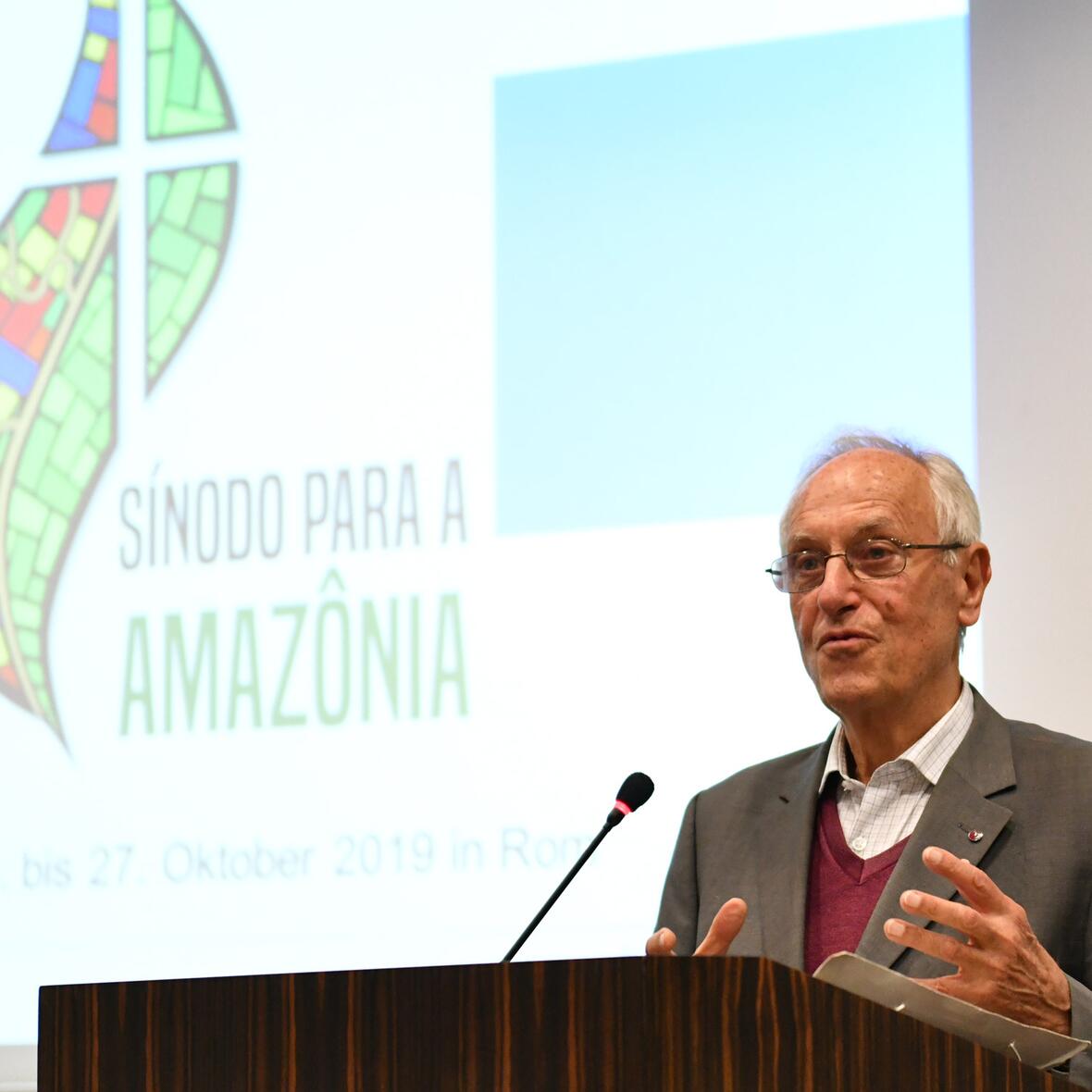 Dr. Paulo Süss spricht über seine Erfahrungen bei der Amazonas-Synode. (Fotos: Julian Schmidt / pba)