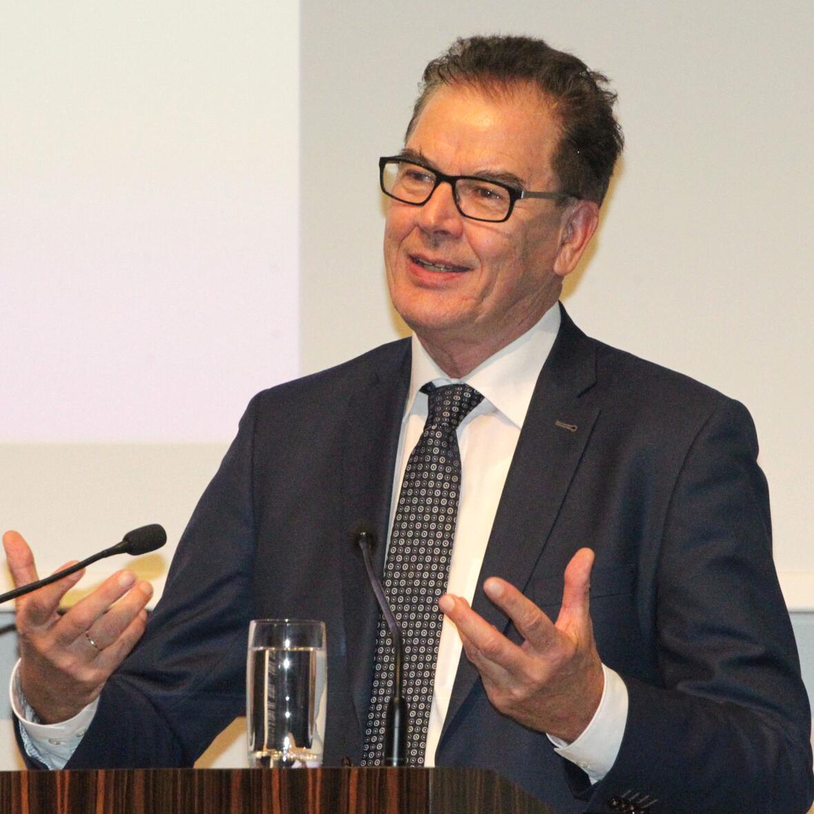 Mit Appellen für eine gerechtere und zukunftsfähige Welt im Gepäck kam Bundesentwicklungsminister Müller als Festredner zum Jahresempfang des Bistums. (Fotos: Annette Zoepf / pba)