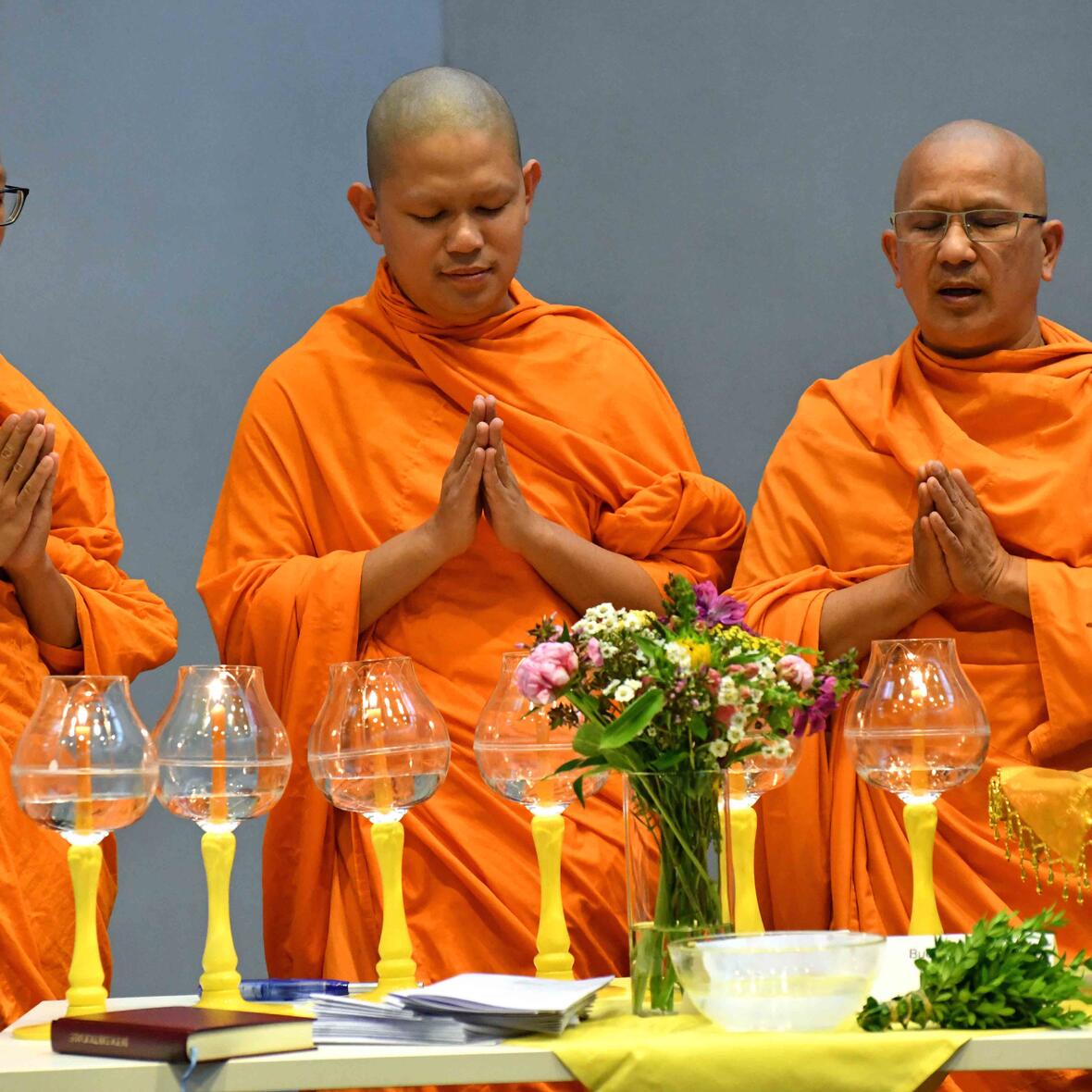 weltreligionen-segnen-und-gesegnet-werden3509695