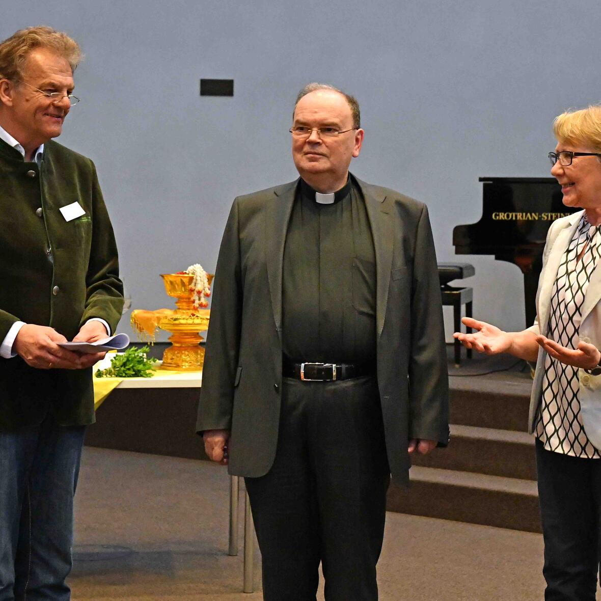 weltreligionen-segnen-und-gesegnet-werden3509701