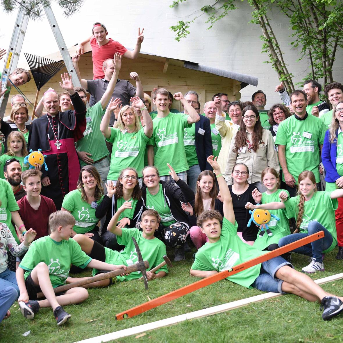 Die Pfarrjugend Königsbrunn: Im Pfarrgarten haben sie unter anderem eine neue Hütte gebaut. Fotos: Maria Steber / pba.