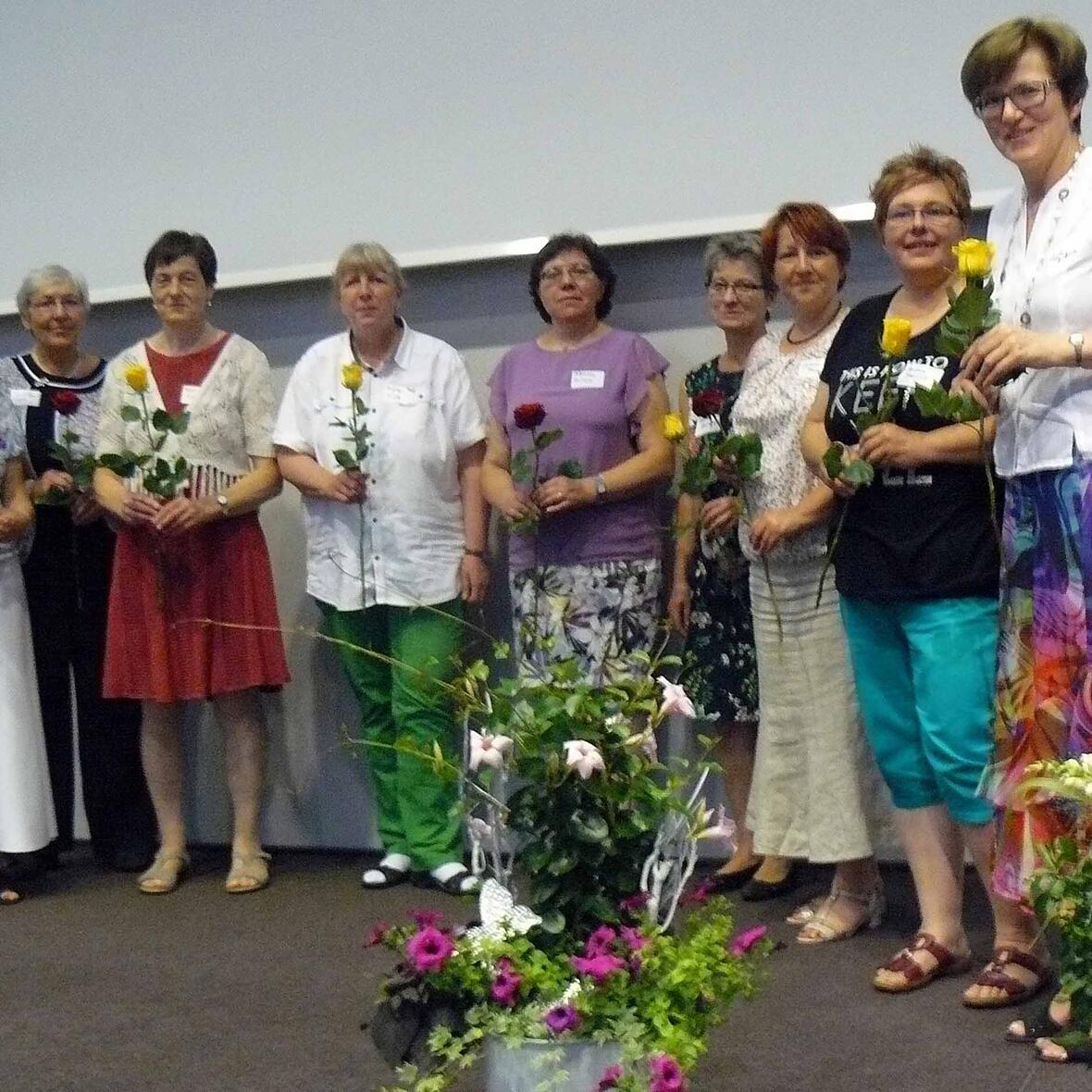 Barbara Sproll, Roswitha Böck, Rita Beisser, Brigitte Miller, Gertraud Ostermeyer, Irmgard Hornsteiner, Marianne Lang, Andrea Mantlik, Barbara Götz (v.links). Foto: Pfarrhaushälterinnen