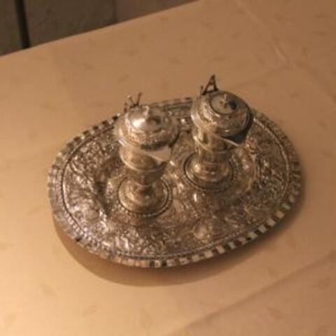 Die dreiteilige Messgarnitur der St.-Narcissus-Bruderschaft wird künftig im Augsburger Diözesanmuseum St. Afra ausgestellt.