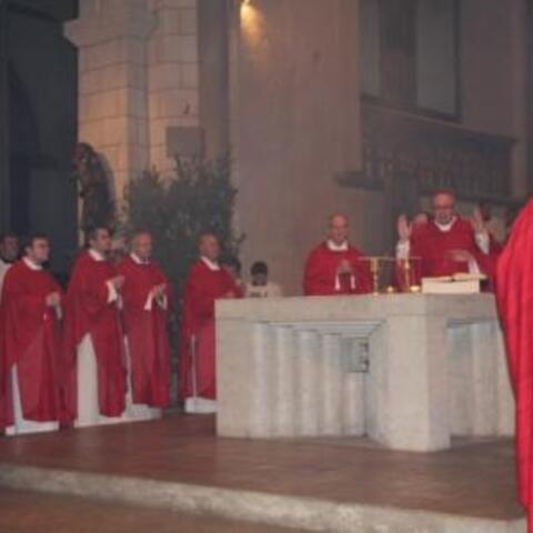 Zahlreiche Priester konzelebrierten den Gottesdienst im Augsburger Mariendom.