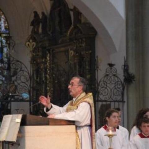 Stadtpfarrer Monsignore Franz Wolf zelebrierte und predigte im Schlussgottesdienst zur Ulrichswoche.