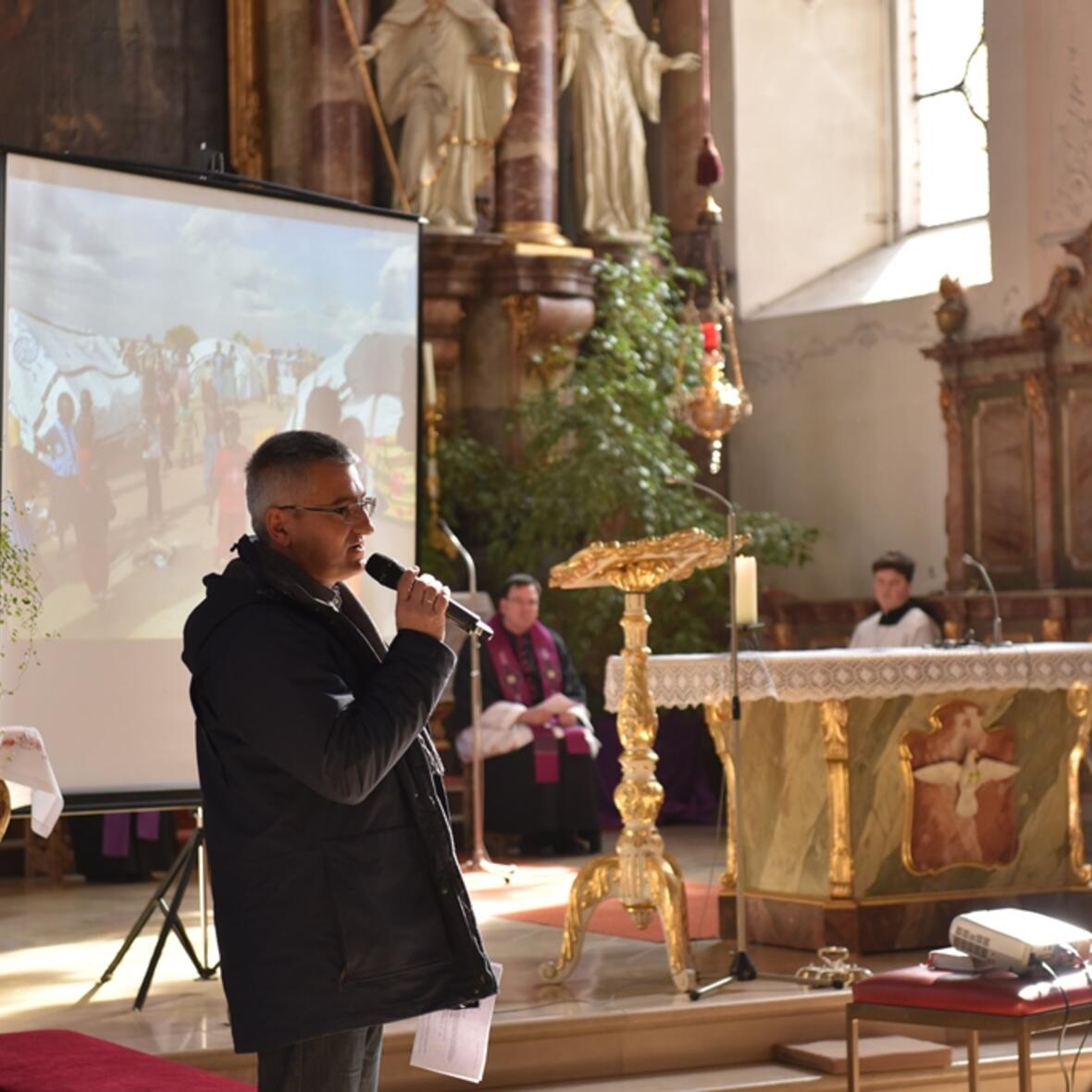 Anton Stegmair informiert über die Situation im Südsudan.