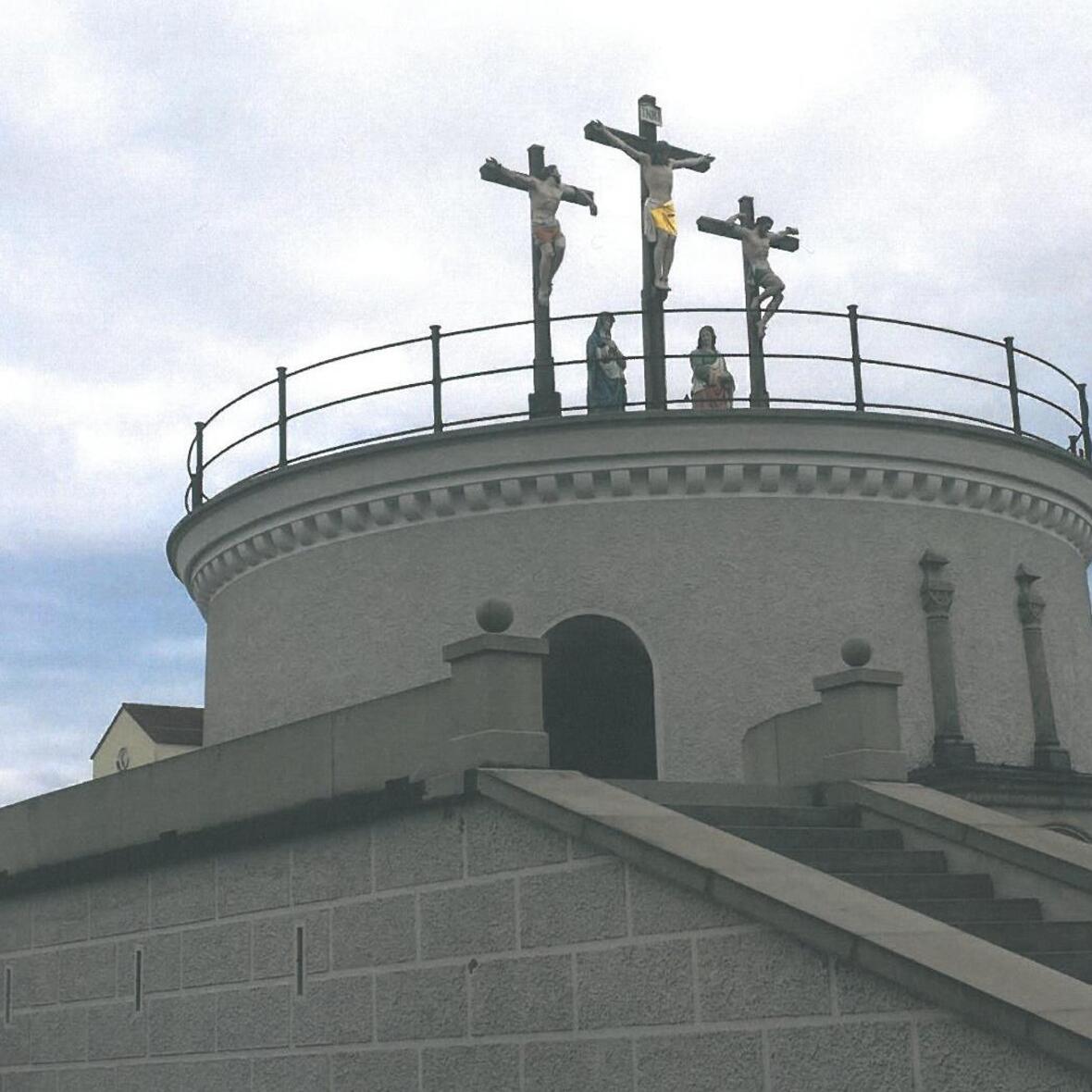 Der Kalvarienberg in Klosterlechfeld. Er befindet sich nicht außerhalb, sondern mitten in dem rund dreitausend Einwohner Ort. (Foto: BR)