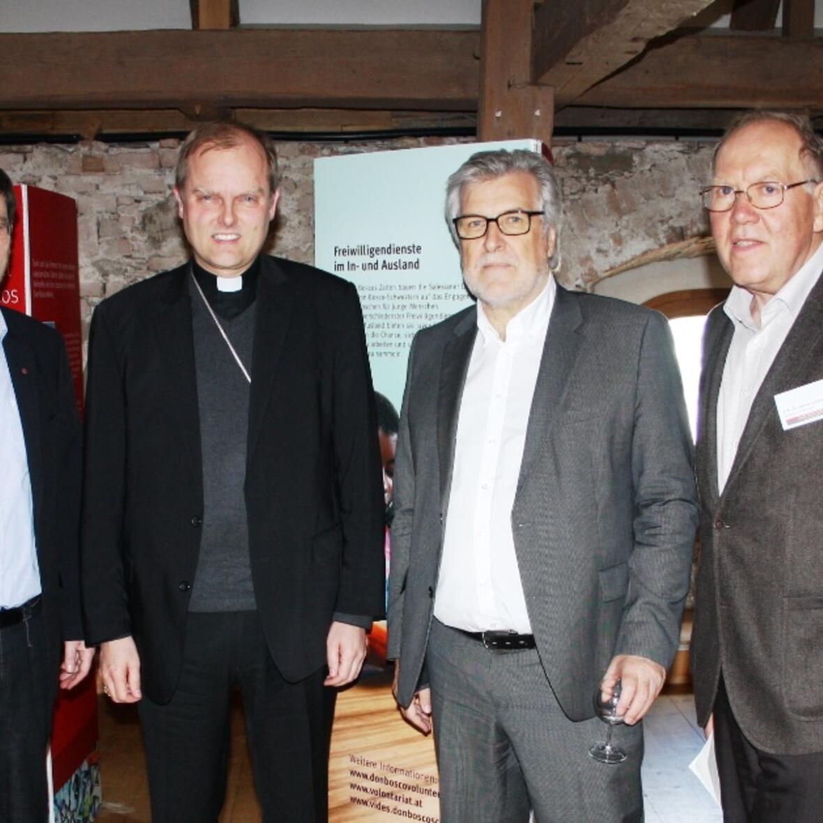 (v.l.) Pater Reinhard Gesing (Direktor des Klosters Benediktbeuern), Weihbischof Florian Wörner, Prof. Dr. Thomas Rauschenbach (Deutsches Jugendinstitut), Prof. Dr. Martin Lechner (Jugendpastoralinsitut Don Bosco). (Foto: Salesianer Don Boscos)