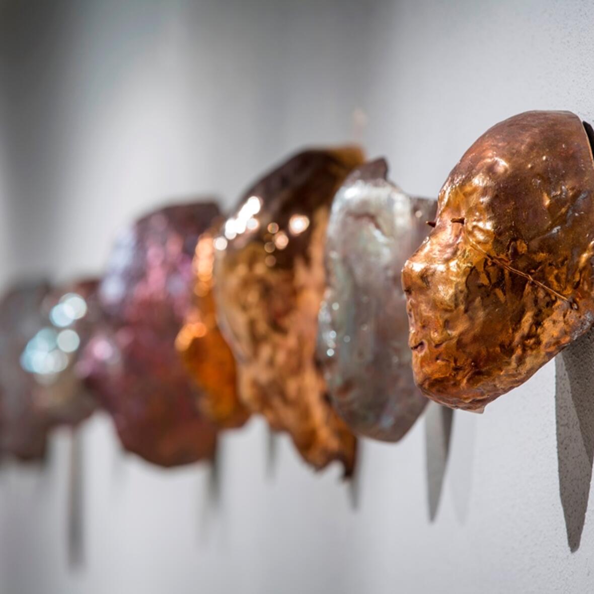 Bruno Wank, Die sieben Todsünden, 2015, Foto: Diözesanmuseum St. Afra, Augsburg. (Foto: Norbert Liesz © VG Bild-Kunst, Bonn 2016)