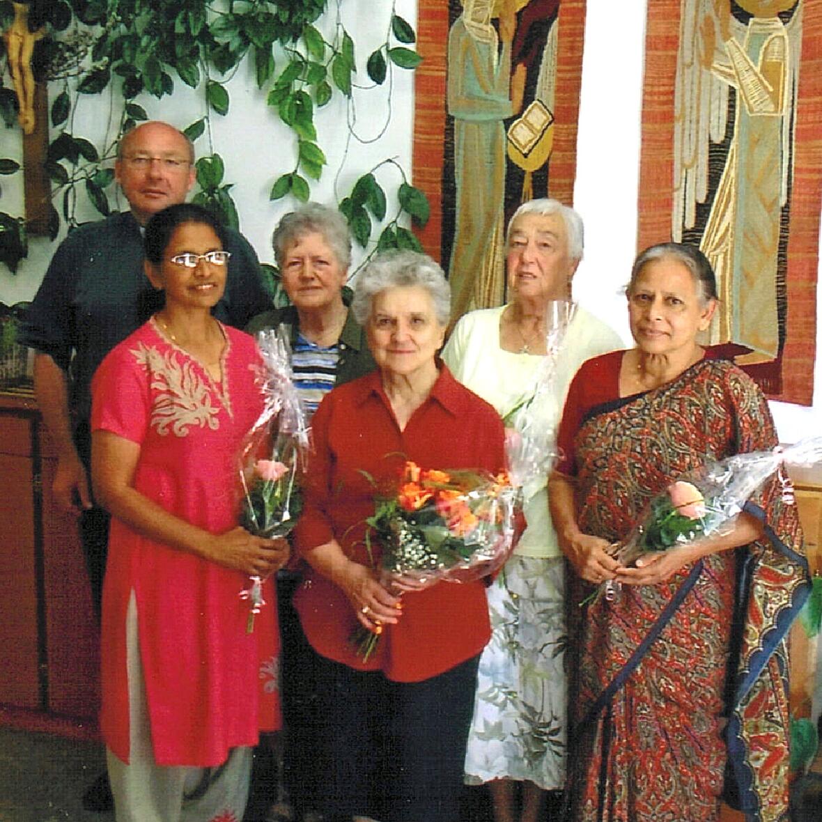 Ordensreferent Pfarrer Dr. Lindl mit dem gewählten Regionalrat der "Ancillae" in Benediktbeuern. (Foto: Ancillae)