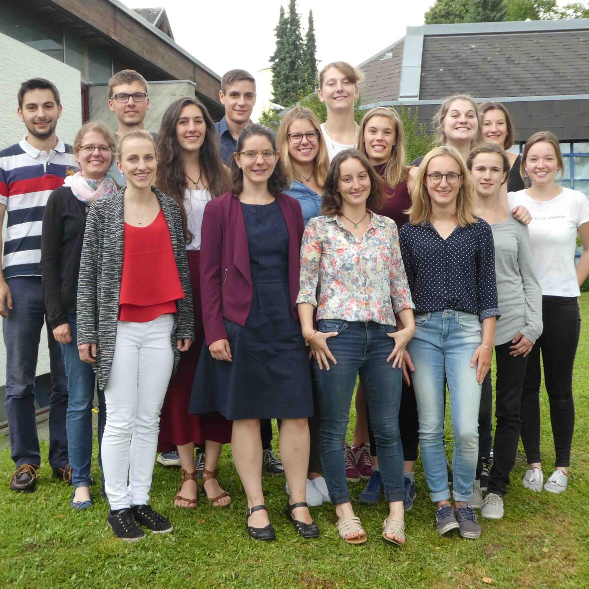 Carlotta Lamy, Kathrin Lammel, Jonathan Schneider, Sophia Kutter (Rückkehrer), Lea Kaiser, Theresa Günther, Paula von Matuschka, Florian Weinmann, Katja Holler, Mareike Schlichting, Natalie Reisacher (ausreisende Freiwillige). Foto: Weltfreiwilligendienst