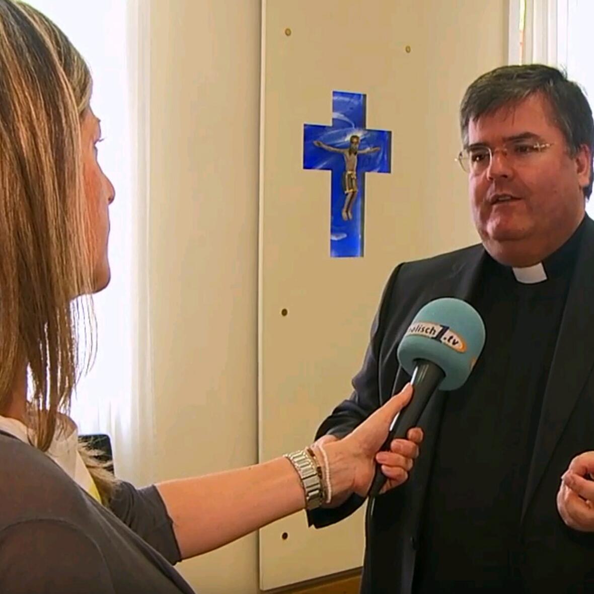 Generalvikar Harald Heinrich im Gespräch mit Birgit Geiß von katholisch1.tv. 