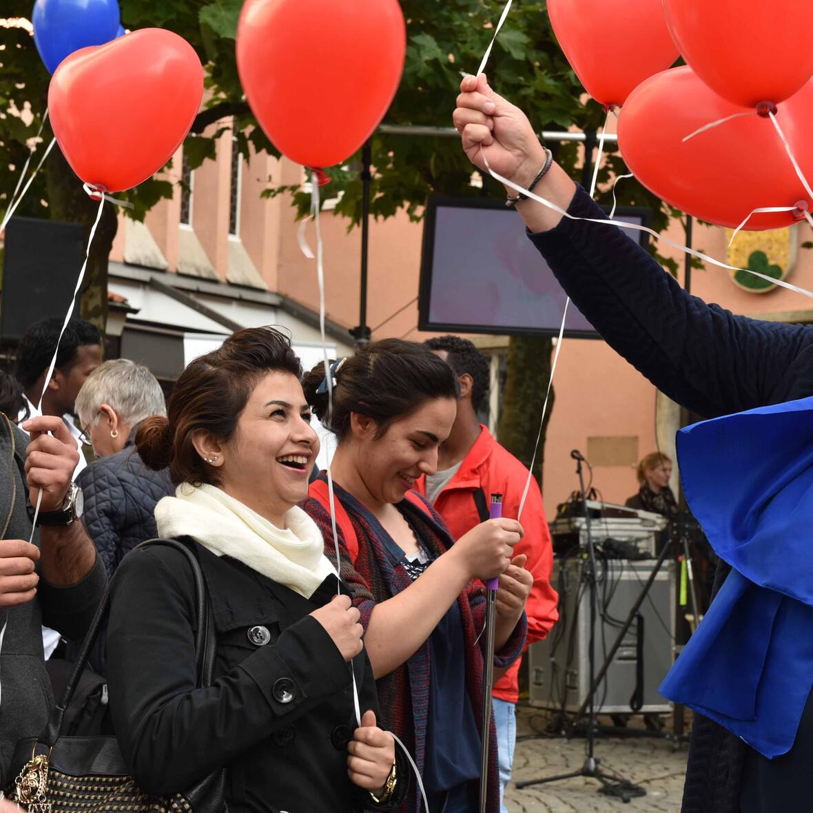 aktion-herz-zeigen-solidaritaetsaktion-ruft-zu-kultur-der-wertschaetzung-und-mitmenschlichkeit-auf1763957