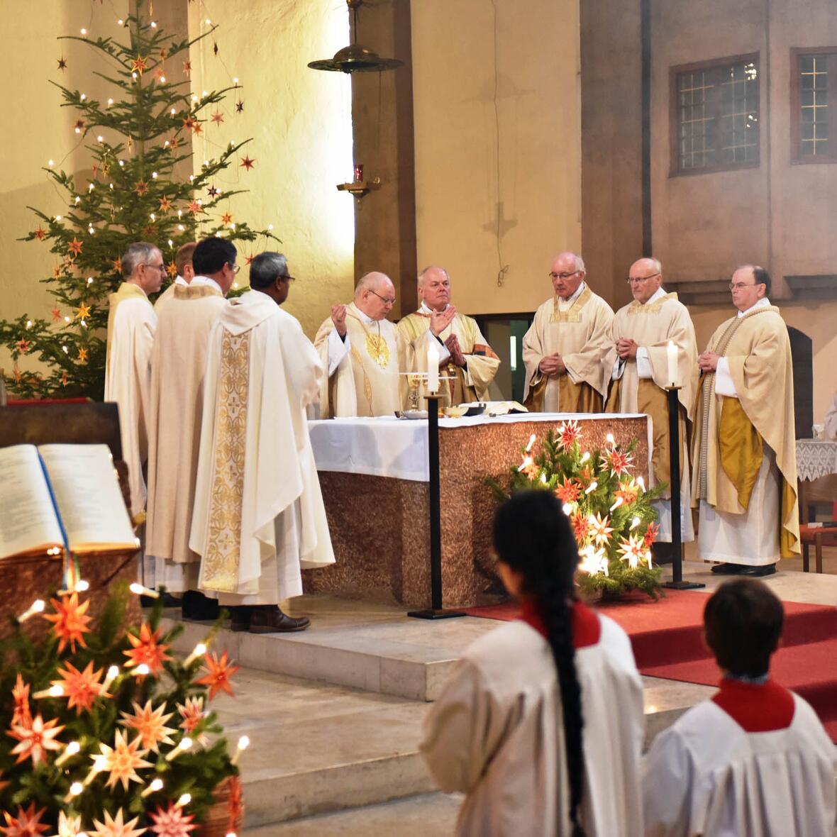 Das Pontifikalamt fand heute wegen der Evakuierung der Augsburger Innenstadt in der Stadtpfarrkirche St. Anton statt. (Foto: Nicolas Schnall / pba)