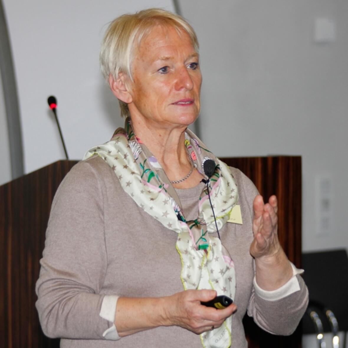 Dr. Elisabeth Wienemann von der Universität Hannover. (Foto: Bernhard Gattner / Caritas Augsburg)