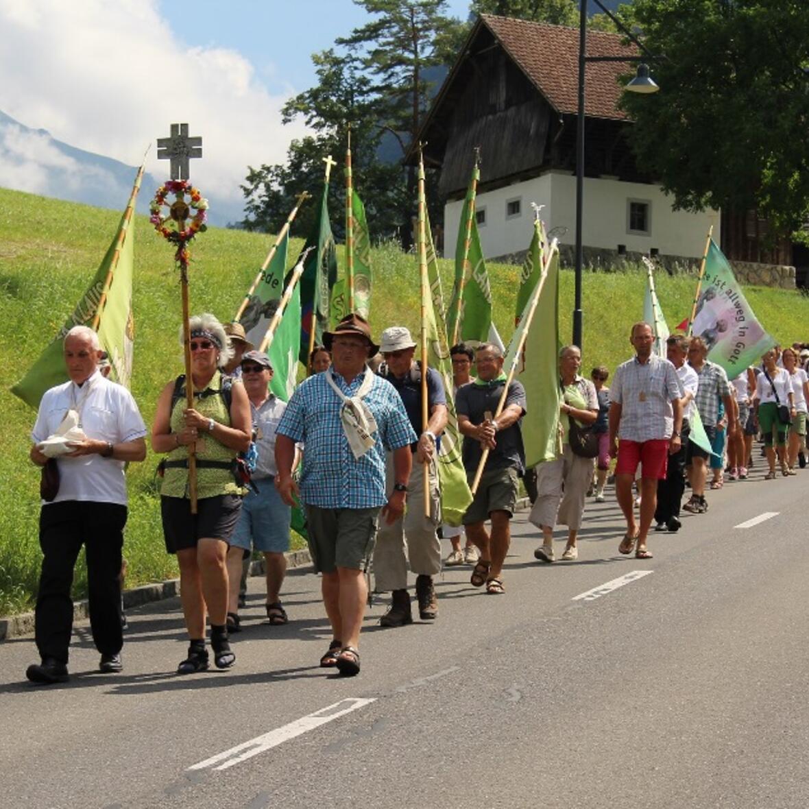 Die 200 Kilometer lange Fußwallfahrt an das Grab des Heiligen Niklaus von Flüe ist seit 40 Jahren Fixpunkt im Jahresprogramm der KLB. (Fotos: KLB / Dieter Haschner)