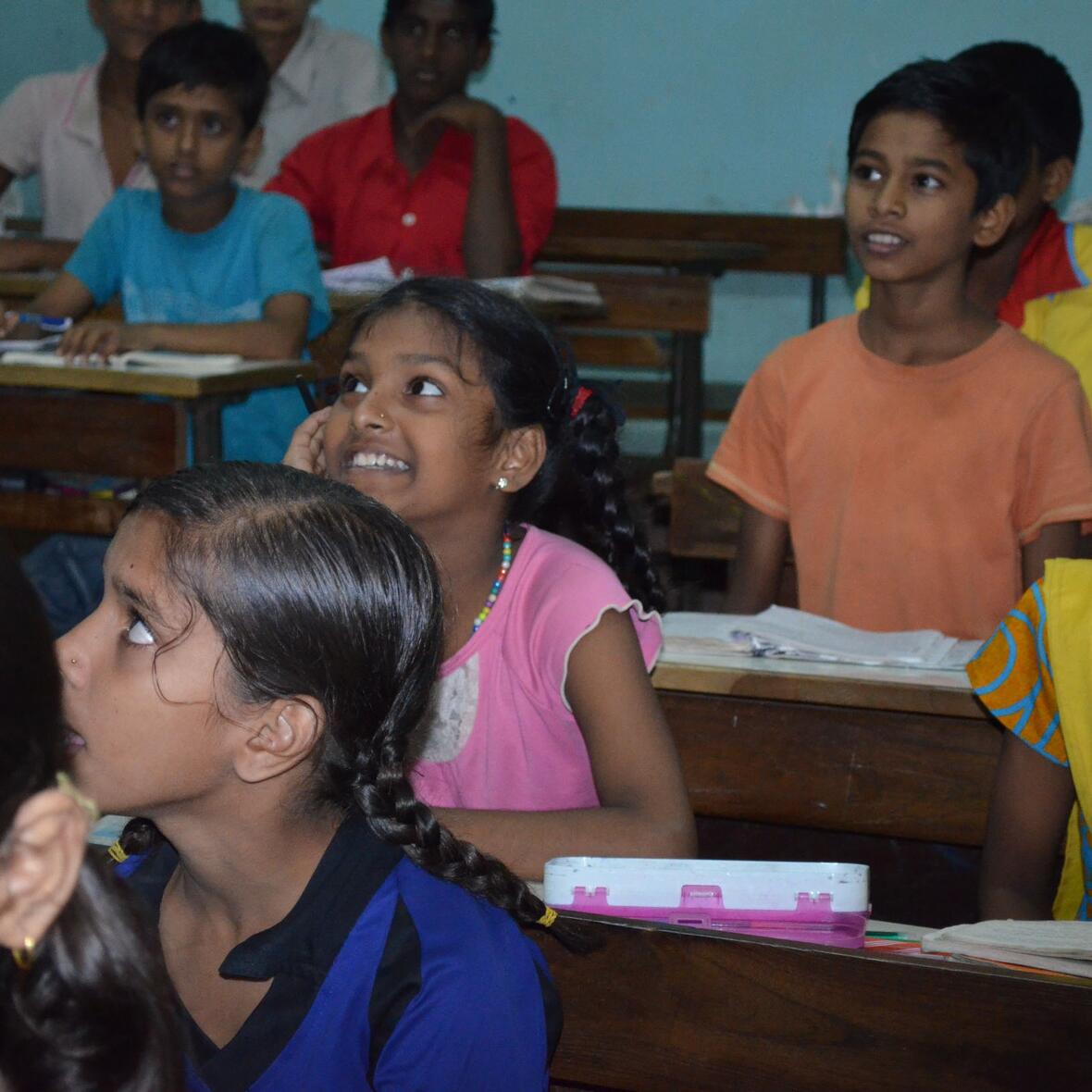 jeder-kann-sankt-martin-sein-kinder-starten-kleiderteilaktion-fuer-indien2259896