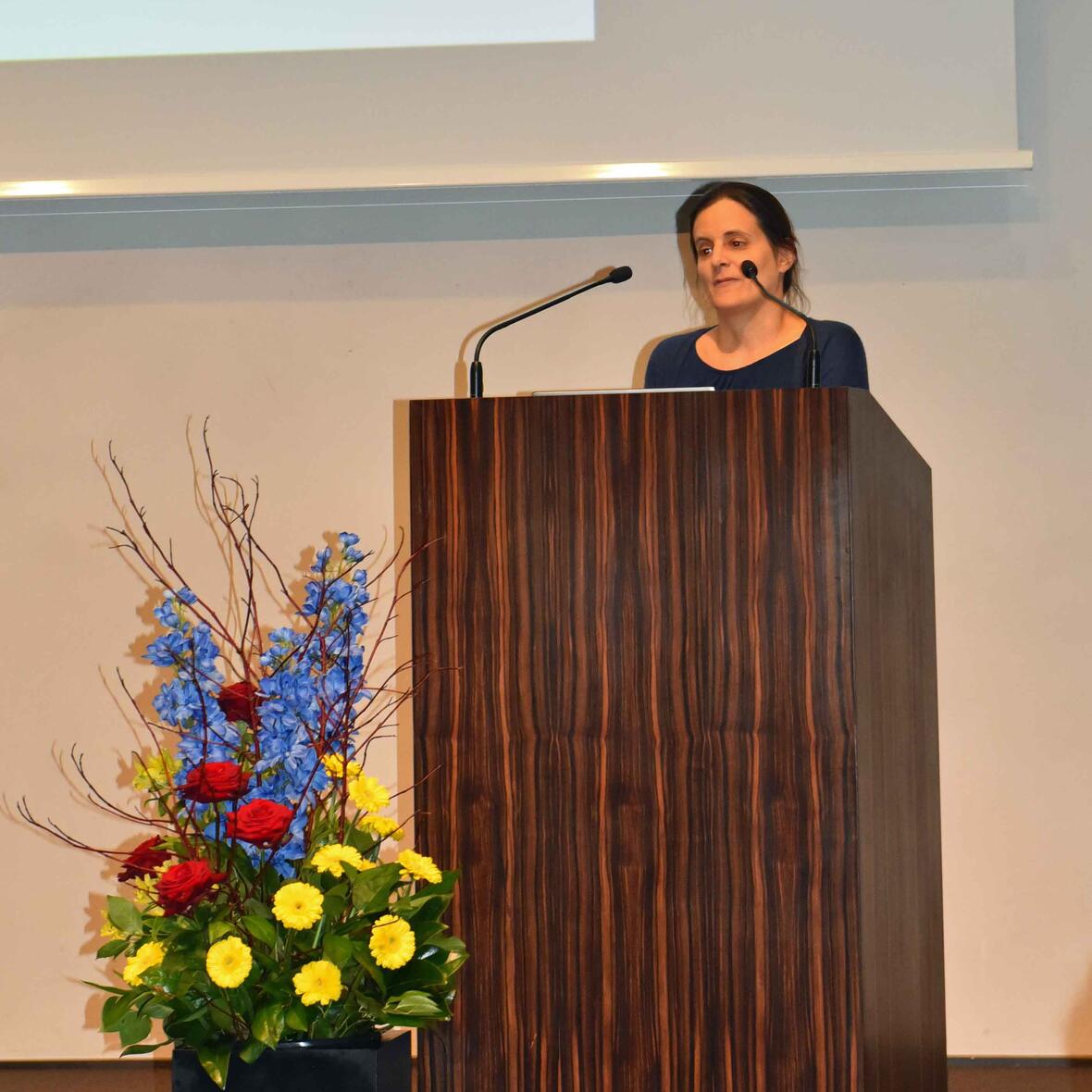 Prof. Dr. Katharina Karl, Leiterin des Jugendpastoralinstituts Don Bosco in Benediktbeuern, referierte zum Thema: „Wie geht entscheiden? Qual der Wahl und die große Freiheit. Foto: Maria Steber / pba.