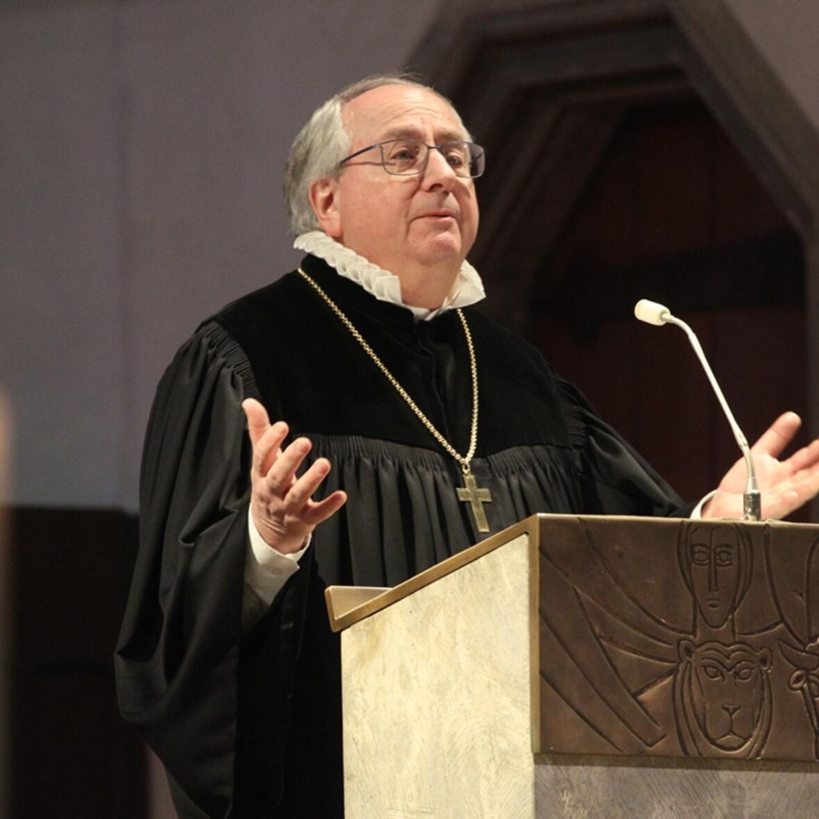 Der evangelische Regionalbischof Michael Grabow predigt anlässlich der Woche der Brüderlichkeit im Hohen Dom. (Foto: Annette Zoepf / pba)