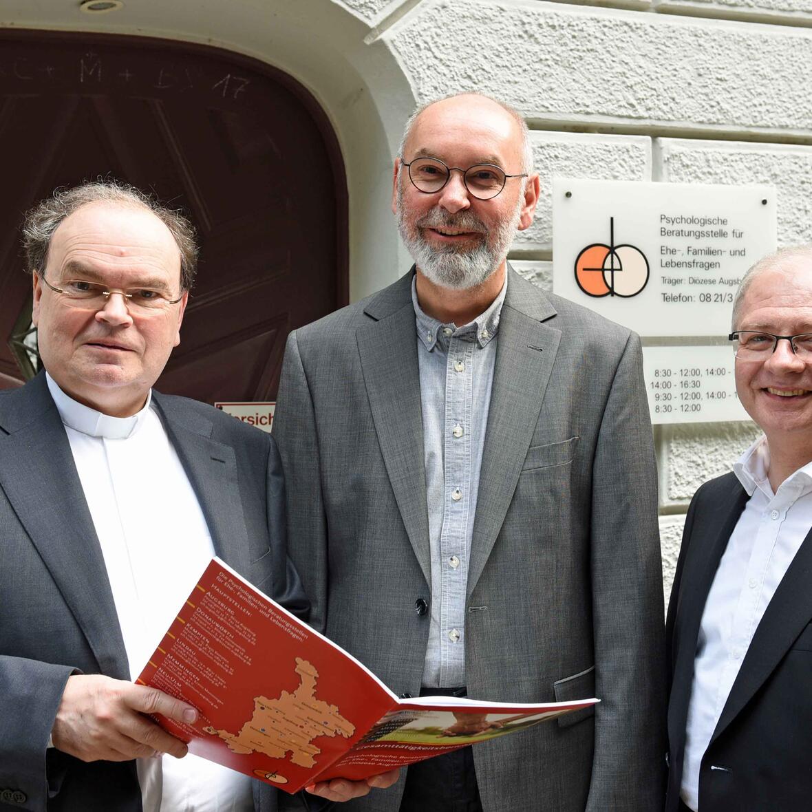 Bei der Vorstellung des Gesamttätigkeitsberichts 2017 (von links): Seelsorgeamtsleiter Prälat Dr. Bertram Meier, Pfarrer Klaus Cuppok und Pfarrer Martin Uhl. (Foto: Nicolas Schnall / pba)