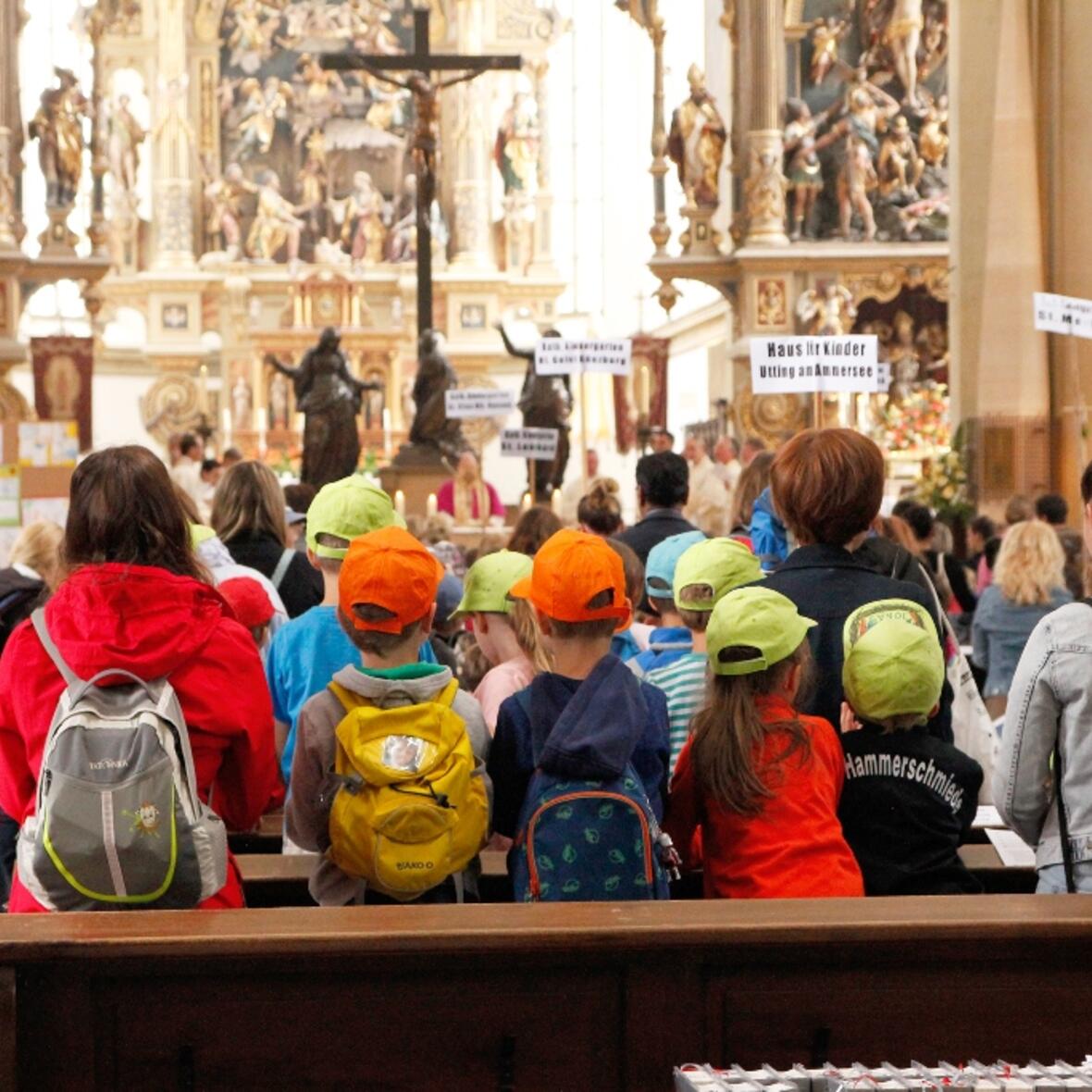 600 Kinder aus katholischen Kindertageseinrichtungen des Bistums feierten heute ihren Wallfahrtsgottesdienst in der Ulrichsbasilika. (Fotos: Bernhard Gattner / Caritas Augsburg)