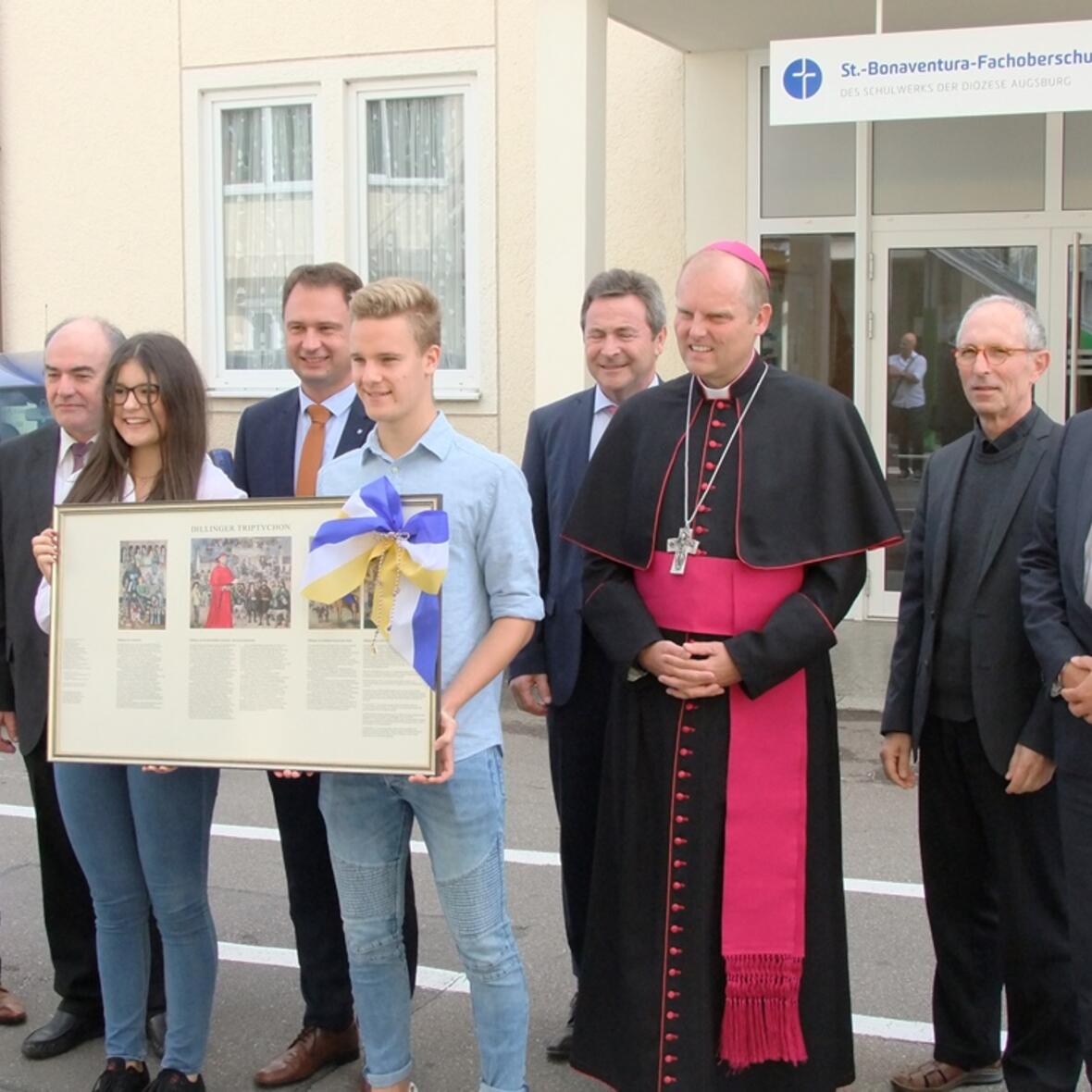 Zufriedene Gesichter am Tag der offiziellen Eröffnung der neuen Bona-FOS. (Foto: Andreas Walch / Schulwerk)
