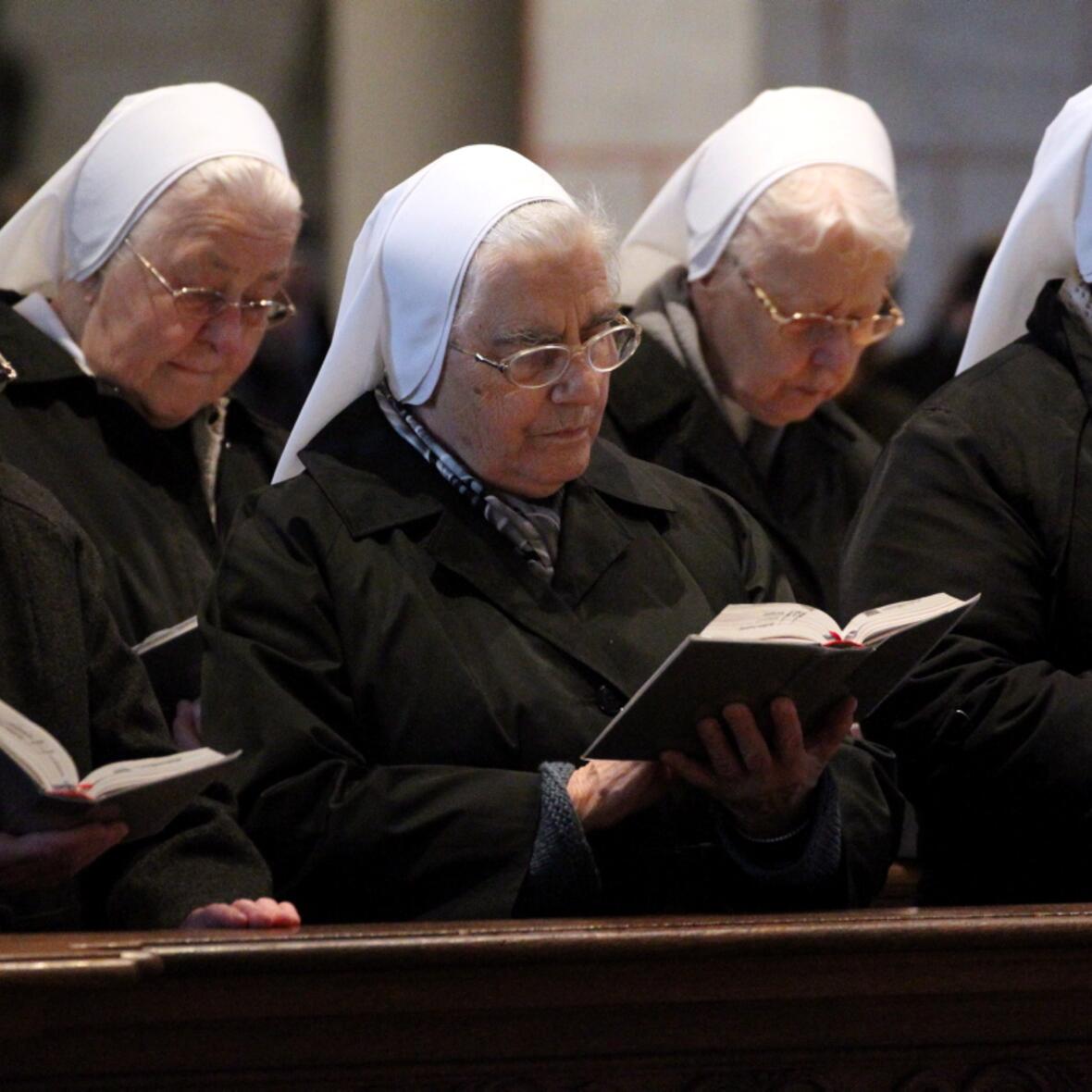 Zu Beginn des gestrigen Nachmittags beteten die Ordensleute gemeinsam im Augsburger Dom die Vesper. (Foto: pba/Annette Zoepf)