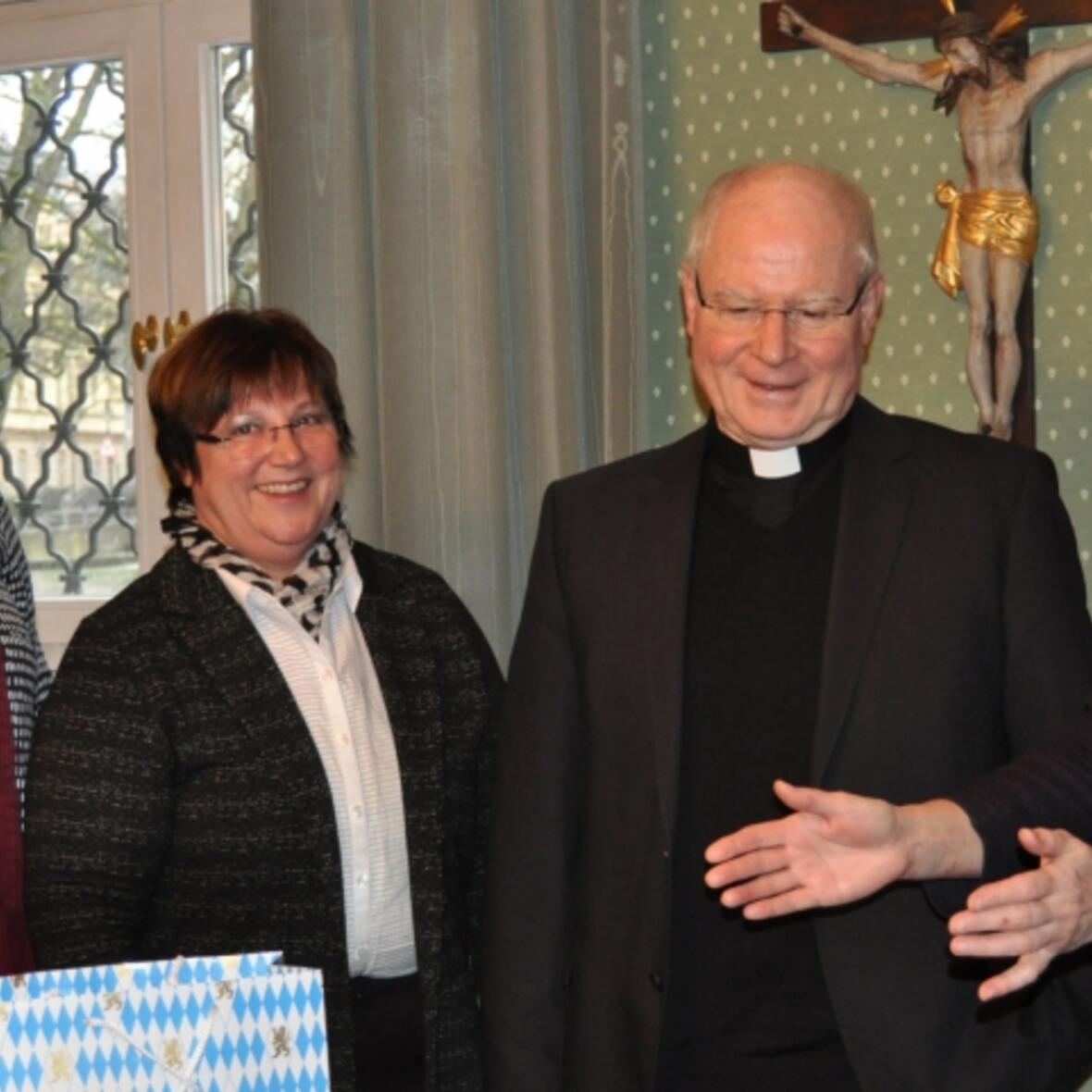 Die Diözesanvorsitzenden des KDFB in der Diözese Augsburg zu Besuch bei Bischof Konrad. (Foto: KDFB Augsburg)