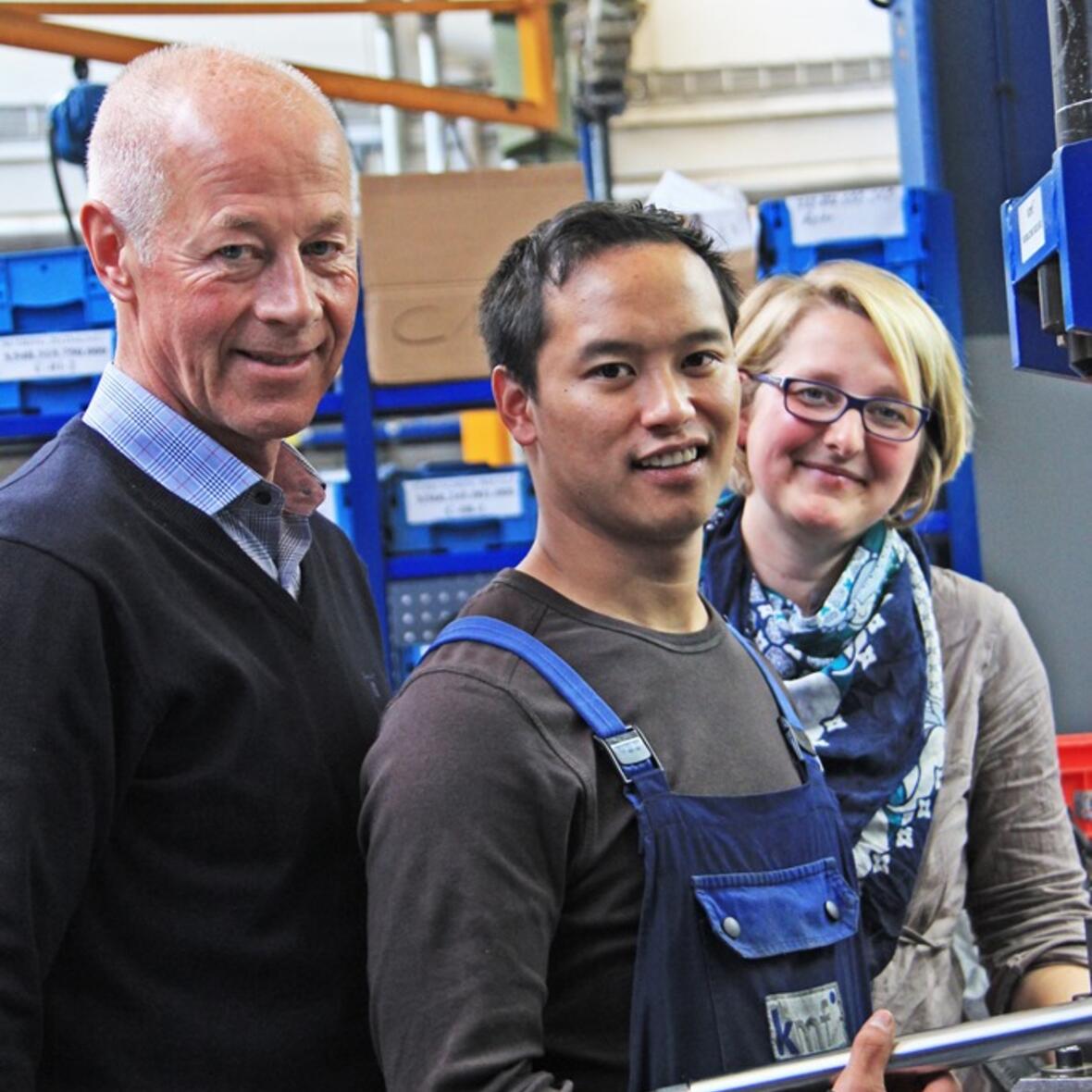 Zufrieden über den Erfolg: Geovanie in seiner heutigen Arbeitsstelle (Foto KJF / Lorenz-Munkler).