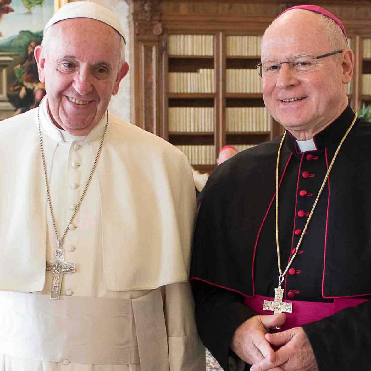 Papst Franziskus und Bischof Konrad bei ihrer Begegnung in Rom. (Foto: L'Osservatore Romano)